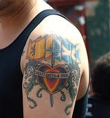 大臂西班牙和苏格兰标志的纹身图案