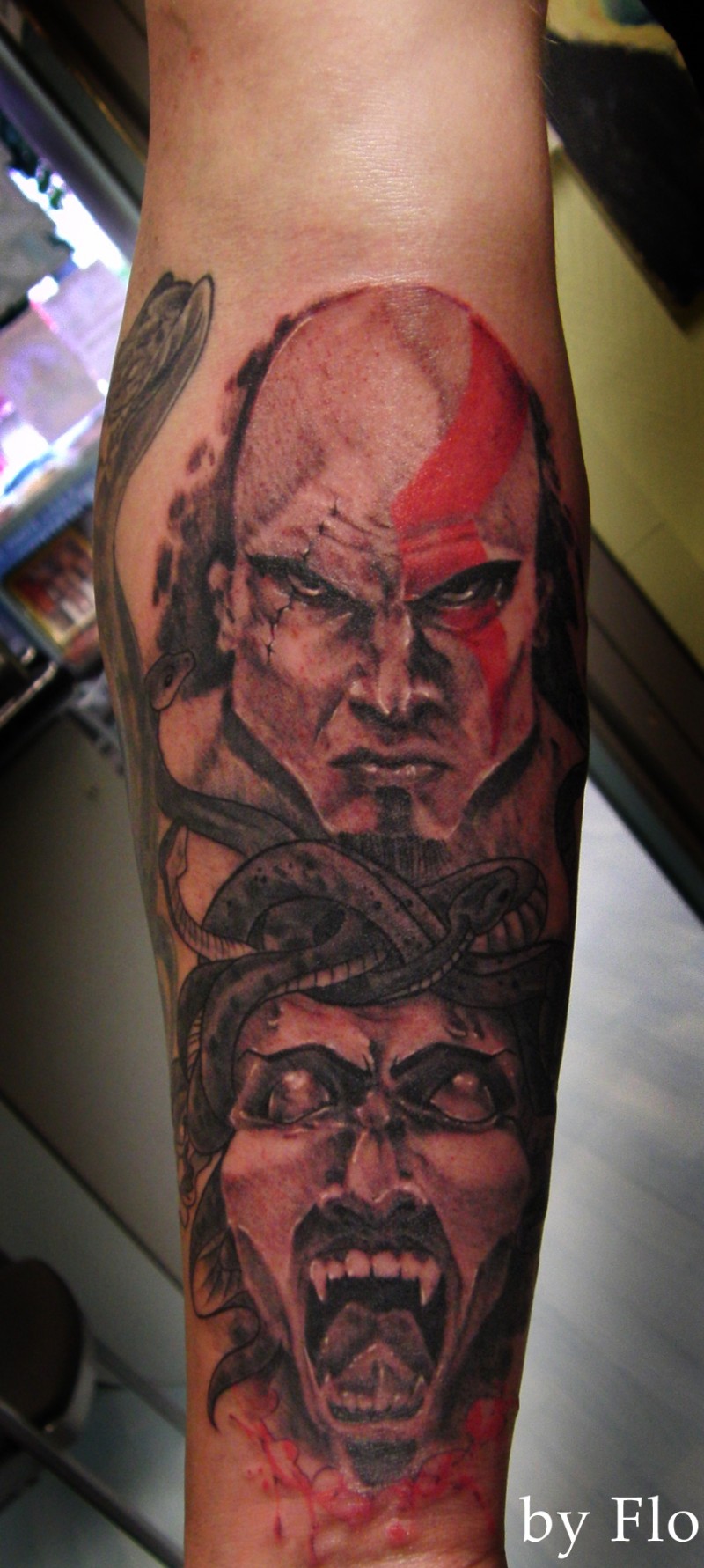 手臂彩色野蛮人肖像与美杜莎头纹身