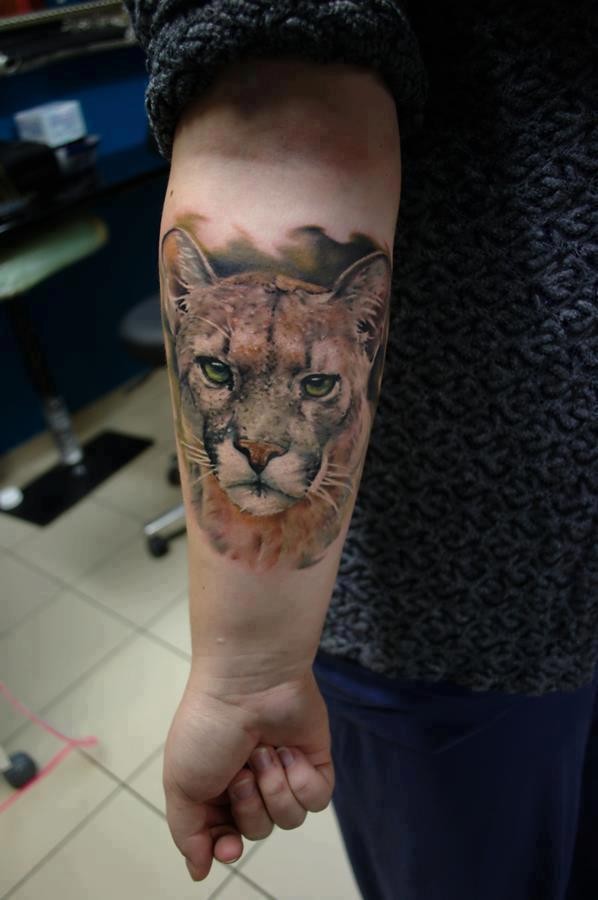 小臂写实彩绘豹子纹身图案