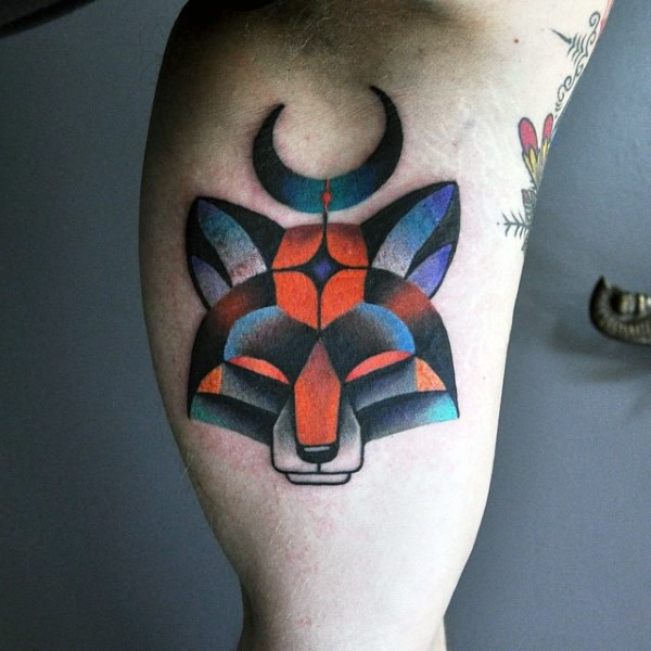 手臂插画风格彩色小狐狸头纹身图案