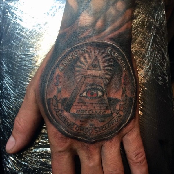 手背金字塔彩色手圈形的纹身图案