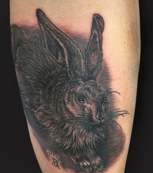 腿部逼真的黑色毛茸茸兔子纹身图案