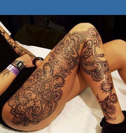 女性腿部惊人设计的花卉纹图腾装饰纹身