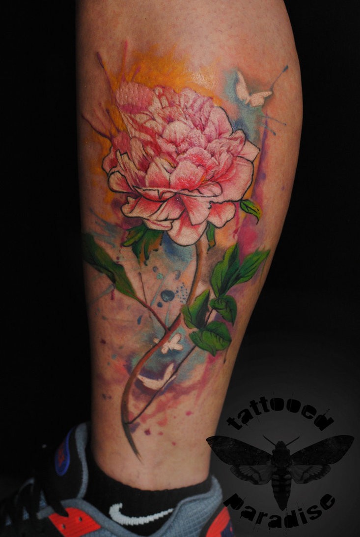 腿部水彩色牡丹花与蝴蝶纹身图案