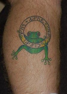 腿部彩色卡通可爱青蛙纹身图案