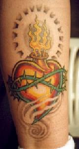 火焰之心和荆棘之冠纹身图案