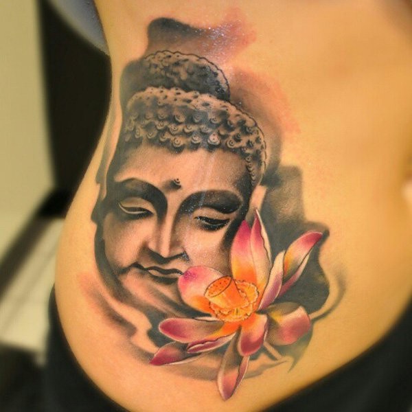 腰部插画风格的彩色如来佛祖雕像和莲花纹身