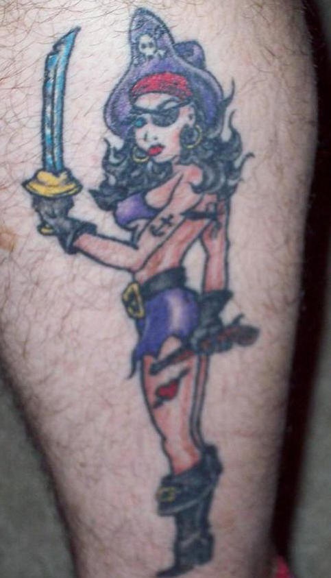 腿部彩色性感海盗女孩纹身图案