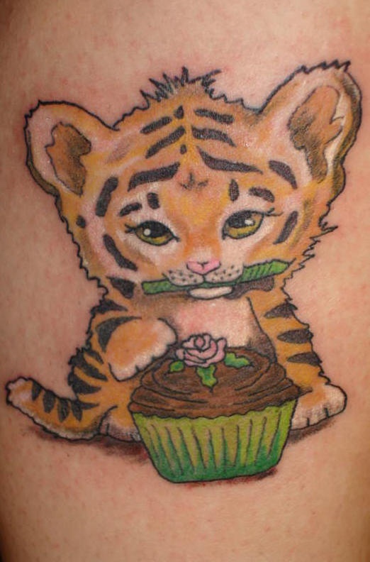 可爱的小老虎和蛋糕纹身图案