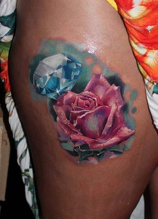 超现实的玫瑰和钻石纹身图案