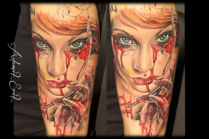 手臂毛骨悚然的恐怖血腥女人肖像纹身
