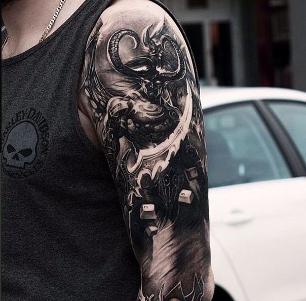 大臂个性的恶魔战士纹身图案