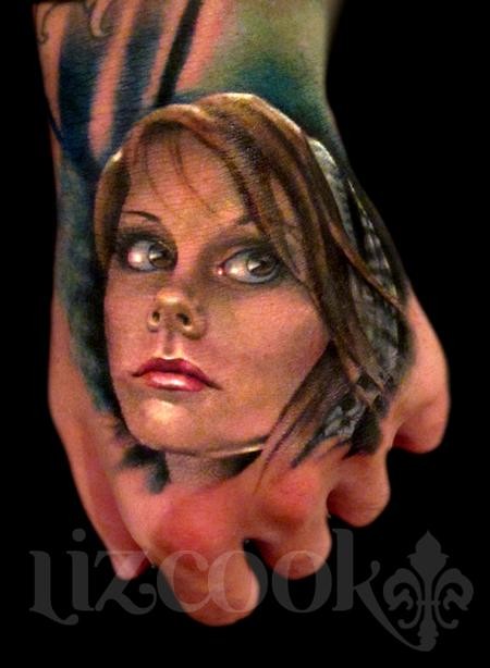 手背现实主义风格彩色女人脸纹身图案