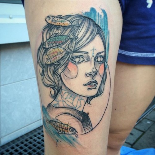大腿素描风彩色女生和鱼纹身图案