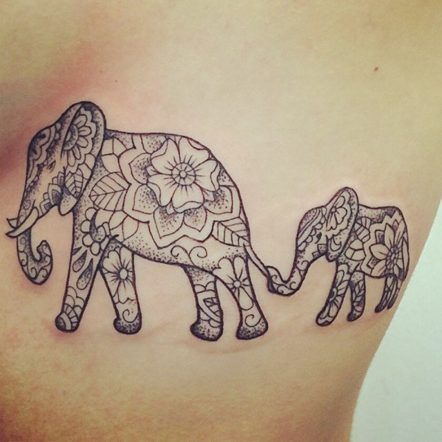 侧肋大象家族纹身图案