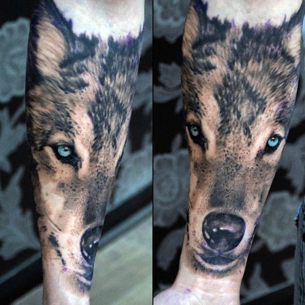 手臂现实主义风格逼真的狼头纹身图案