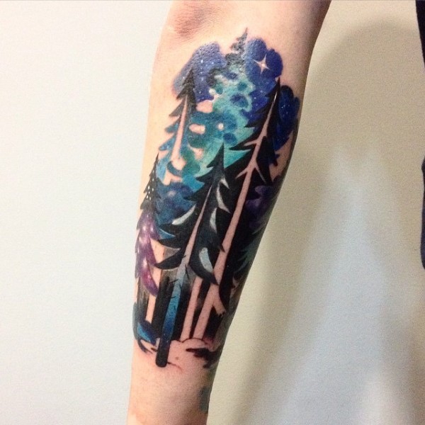 手臂水彩风格黑色的夜间森林纹身图案