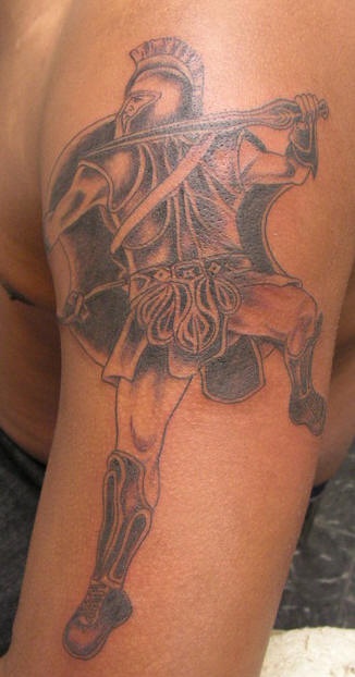 肩部棕色斯巴达战士纹身图片