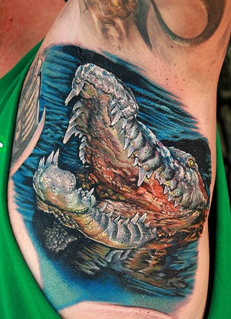 腰侧现实主义风格彩色鳄鱼头纹身图案