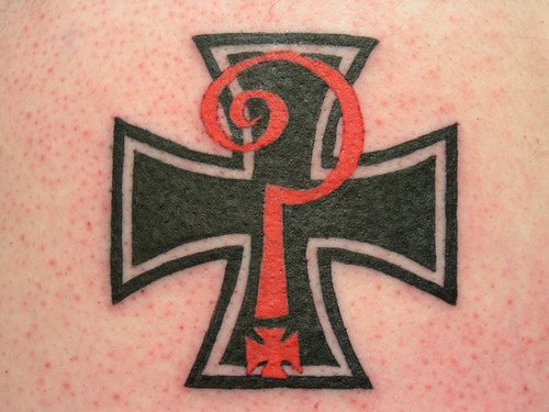 十字架和符号纹身图案