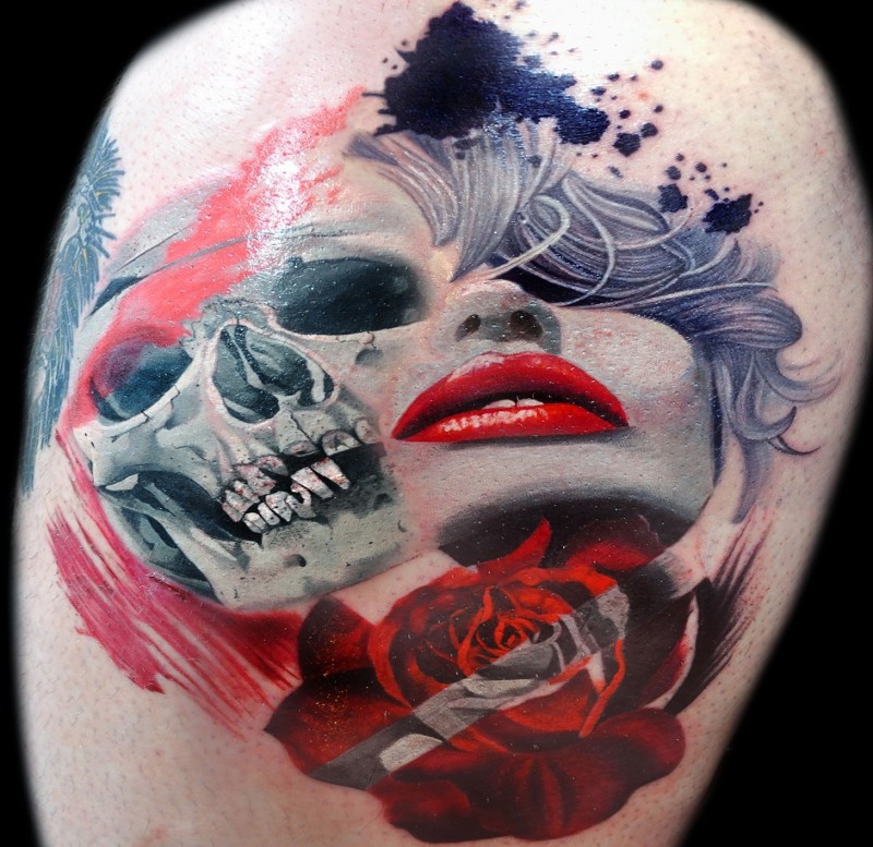 彩绘写实大腿妇女骷髅和玫瑰纹身图案