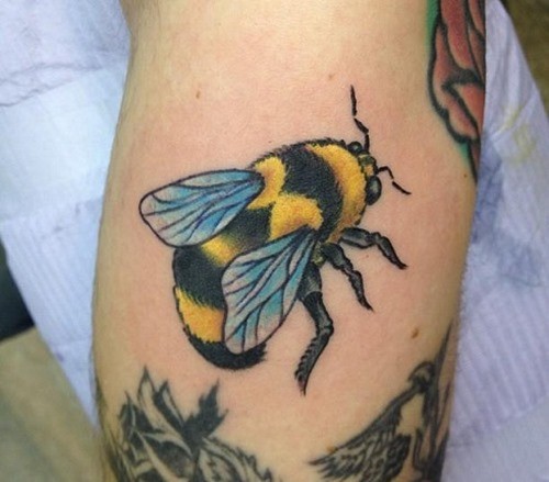 可爱的彩色蜜蜂纹身图案