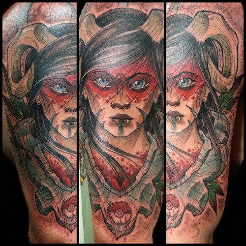 彩色大臂恶魔女人纹身图案