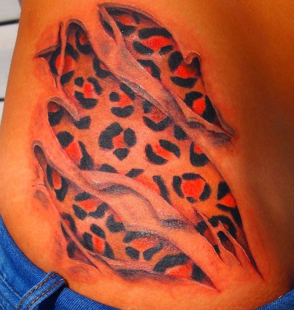 侧肋可爱的彩色豹纹纹身图案