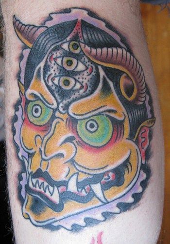 长着很多眼睛的日式恶魔纹身图案