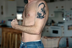 男士手臂蝎子和龙纹身图案