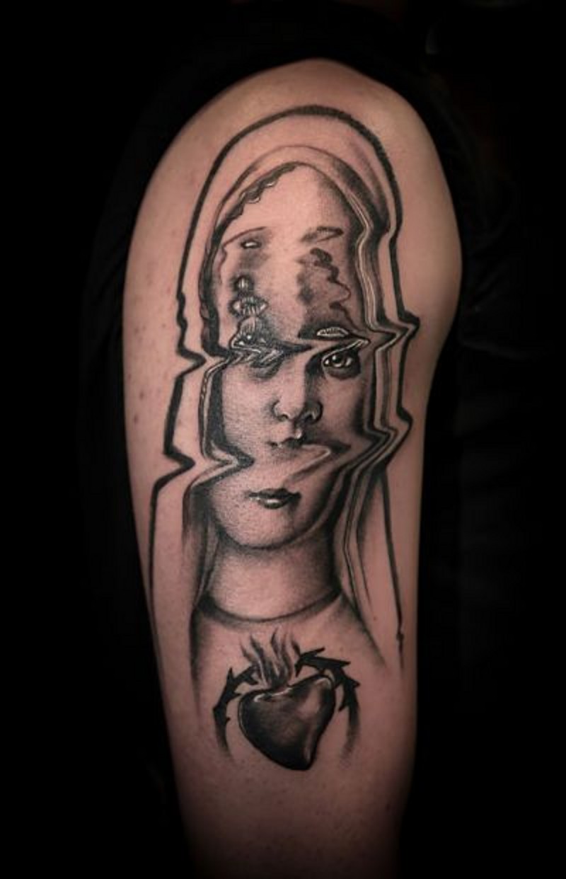 大臂创意已损坏的女人肖像纹身图案