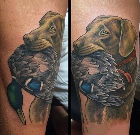 猎人犬和鸭子彩色纹身图案