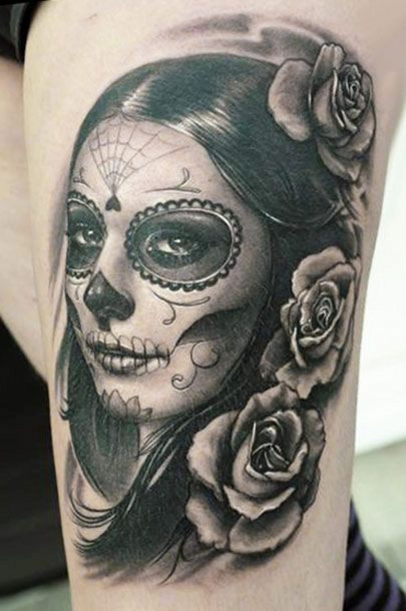 腿部灰色微笑的死亡女孩纹身图案