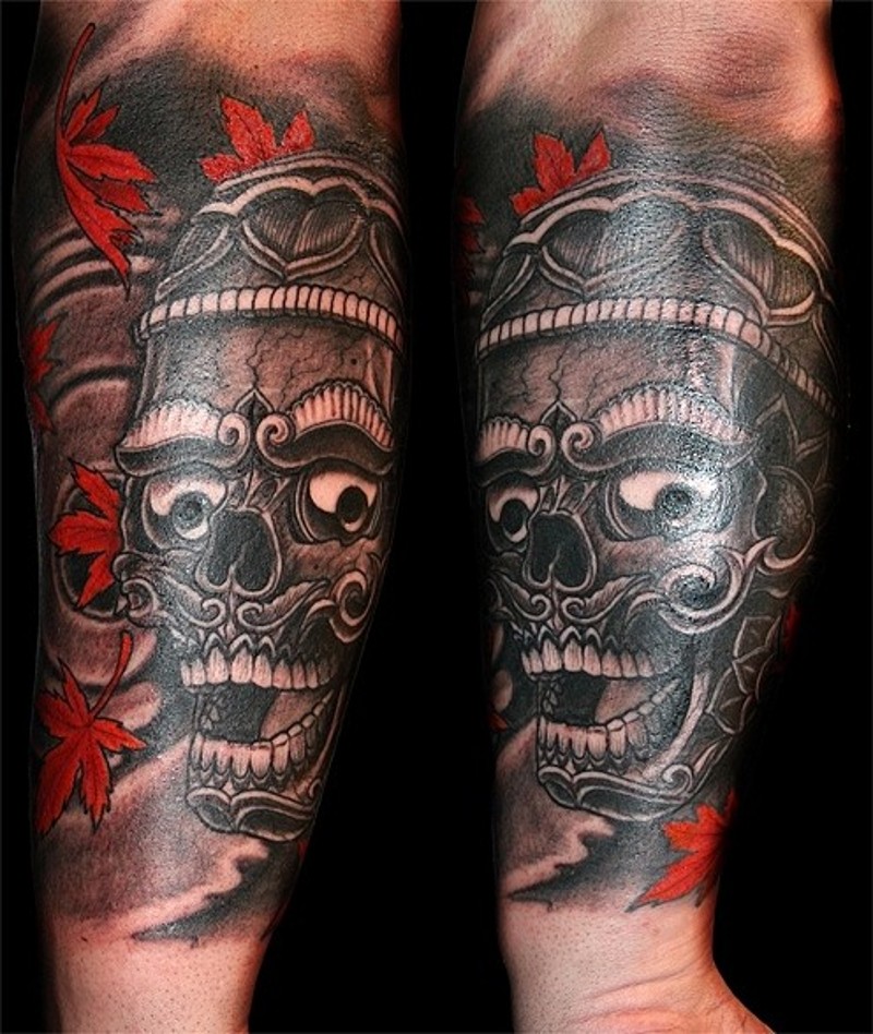 手臂惊人的彩色部落骷髅雕塑纹身图案