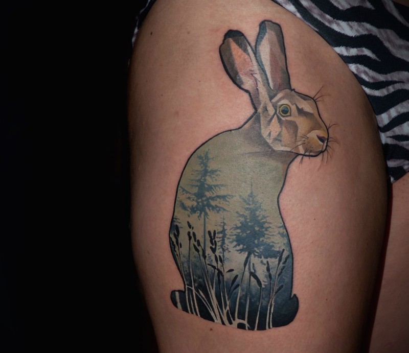 腿部滑稽彩色的森林兔子纹身图案