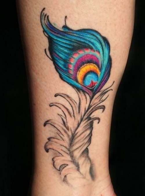 可爱多彩孔雀羽毛纹身图案