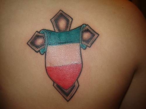 十字架与意大利国旗纹身图案