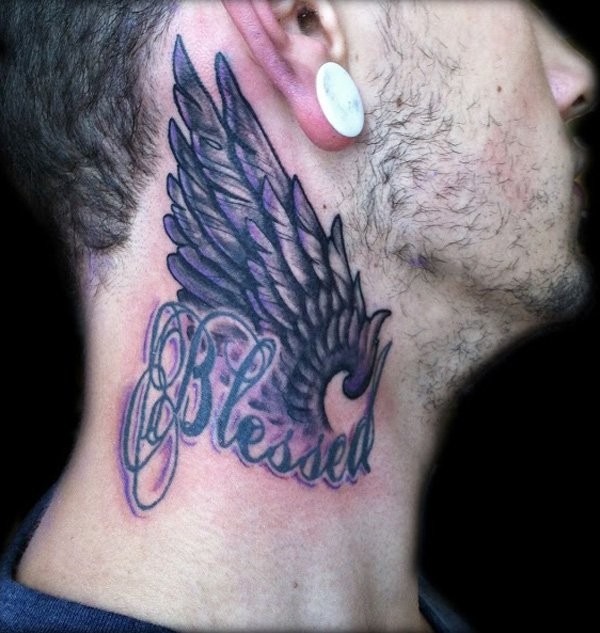 男性脖子翅膀设计刻字英文字母祝福纹身图案
