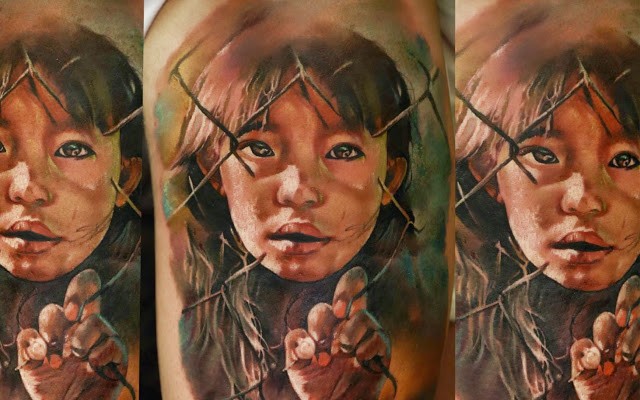 肩部现实主义风格的彩色小女孩肖像纹身