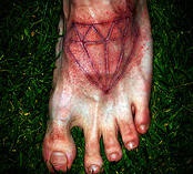 脚背血腥钻石割肉纹身图案