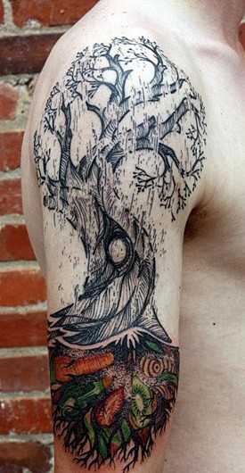 大臂独特的彩绘树与蔬菜水果纹身图案