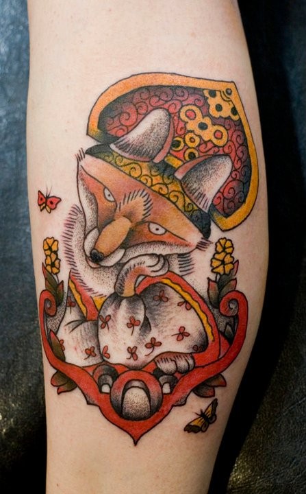 腿部俄罗斯风格的彩色狐狸纹身图案