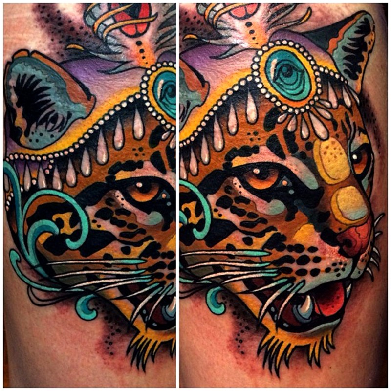彩色豹子头和珠宝纹身图案