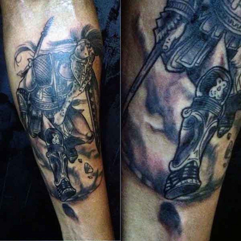 手臂老式的古代战士纹身图案