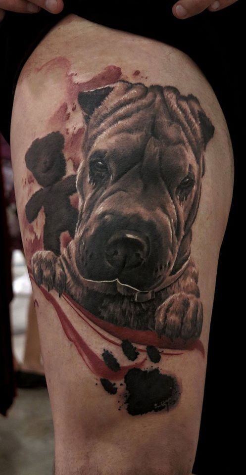 大腿写实风格彩色有趣的狗头像纹身图案