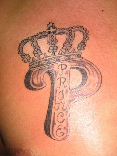 英文字母皇冠创意纹身图案