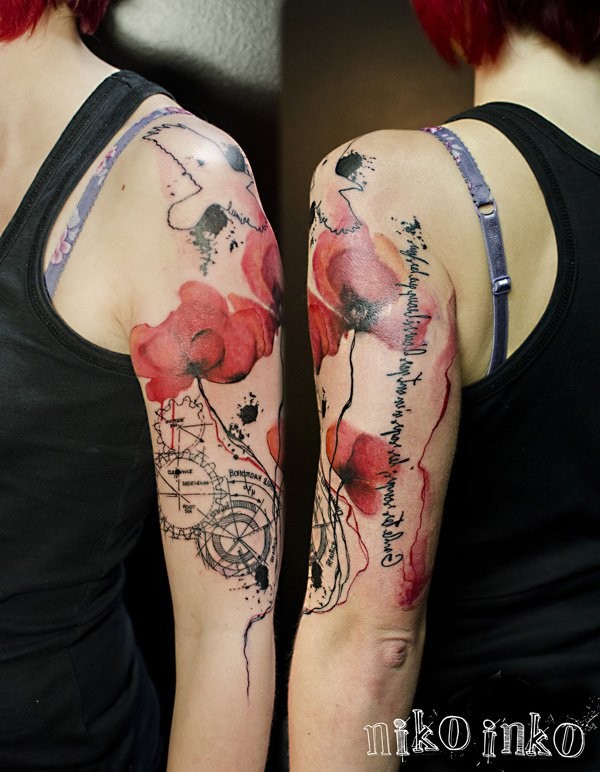 女生手臂罂粟花结合机械模式纹身图案