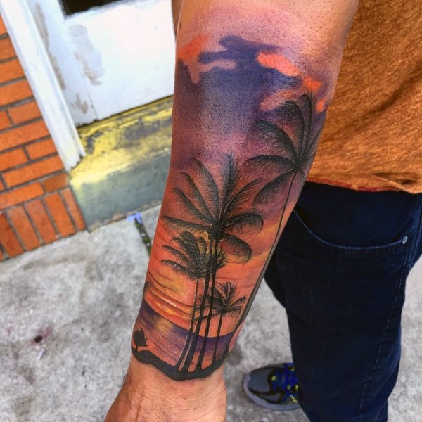 小臂浪漫色彩的日落与棕榈树纹身图案