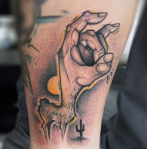 彩色鹿与人类手结合奇特纹身图案