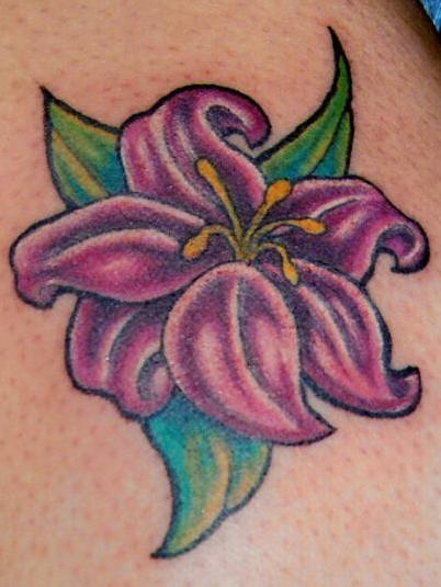 优雅的紫色百合花纹身图案